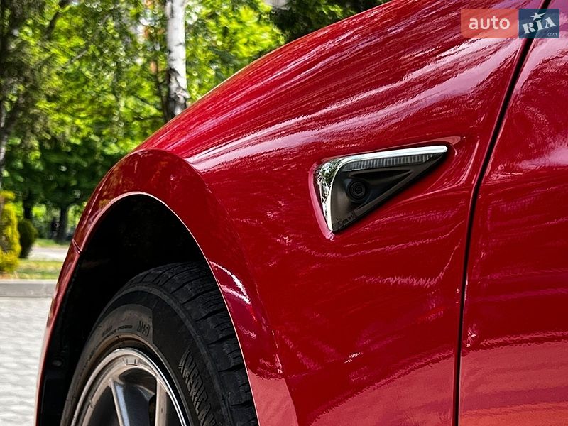 Седан Tesla Model 3 2019 в Львове