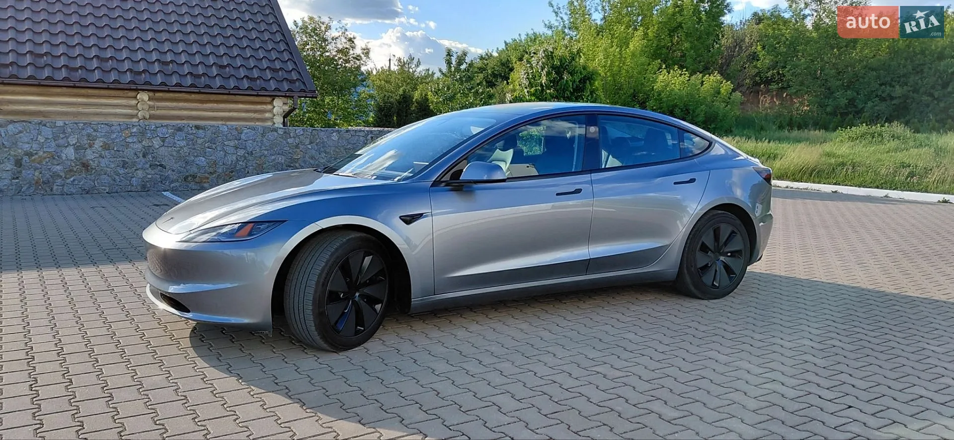 2025 Tesla Model 3 - мініатюра 8
