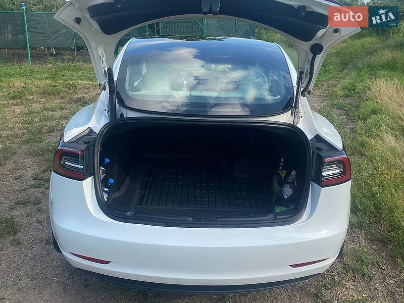 Седан Tesla Model 3 2022 в Кривому Розі