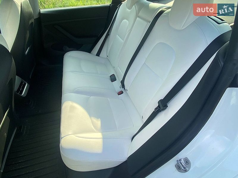 Седан Tesla Model 3 2022 в Кривому Розі