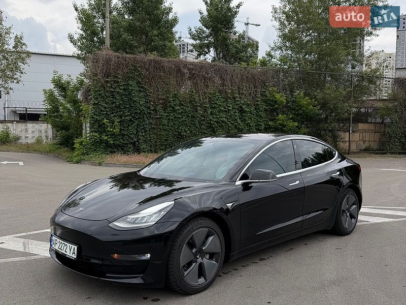 Седан Tesla Model 3 2019 в Киеве