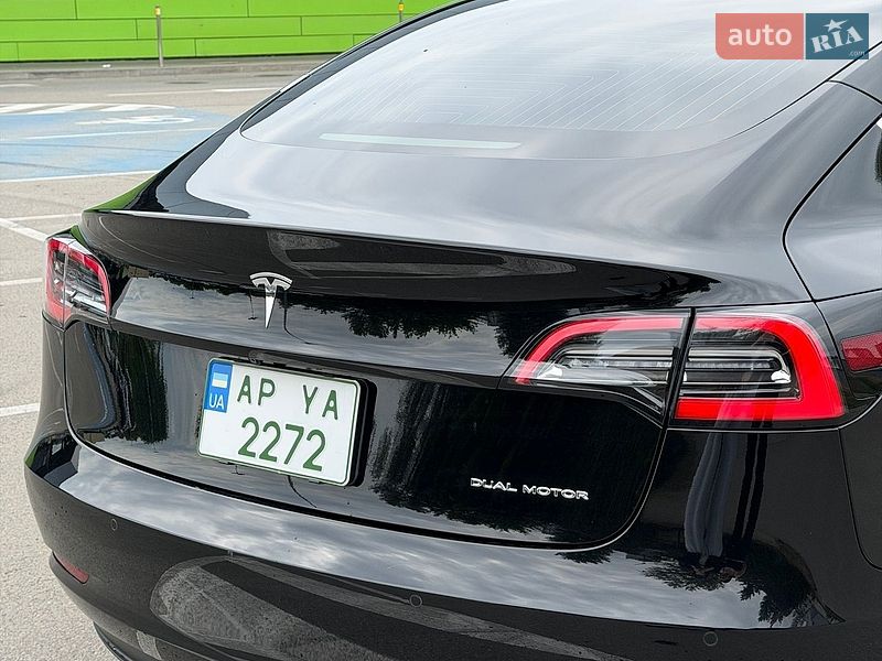 Седан Tesla Model 3 2019 в Киеве