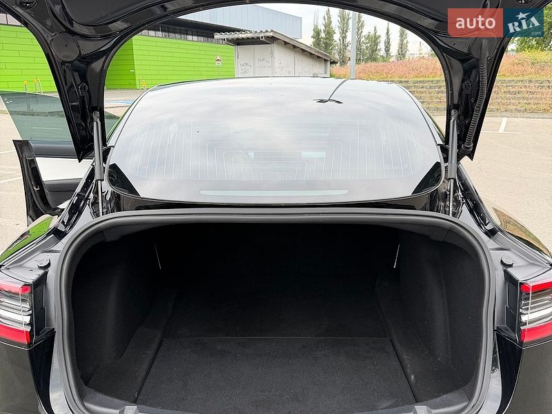 Седан Tesla Model 3 2019 в Киеве