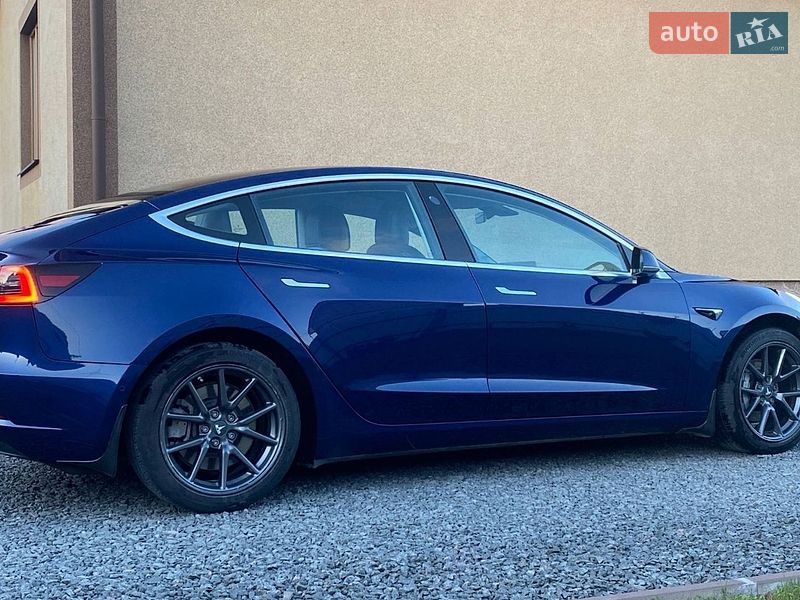 Седан Tesla Model 3 2018 в Рокитном фото 19 Седан Tesla Model 3 2018 в Рокитном