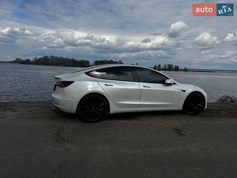 Седан Tesla Model 3 2019 в Києві