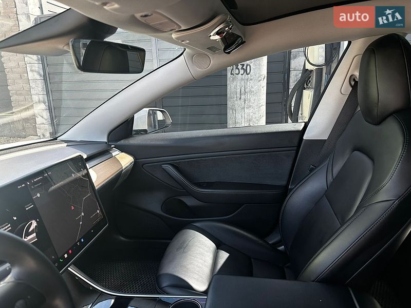 Седан Tesla Model 3 2019 в Києві