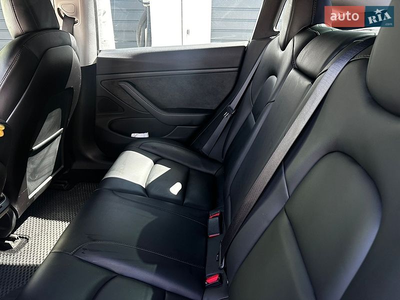 Седан Tesla Model 3 2019 в Києві