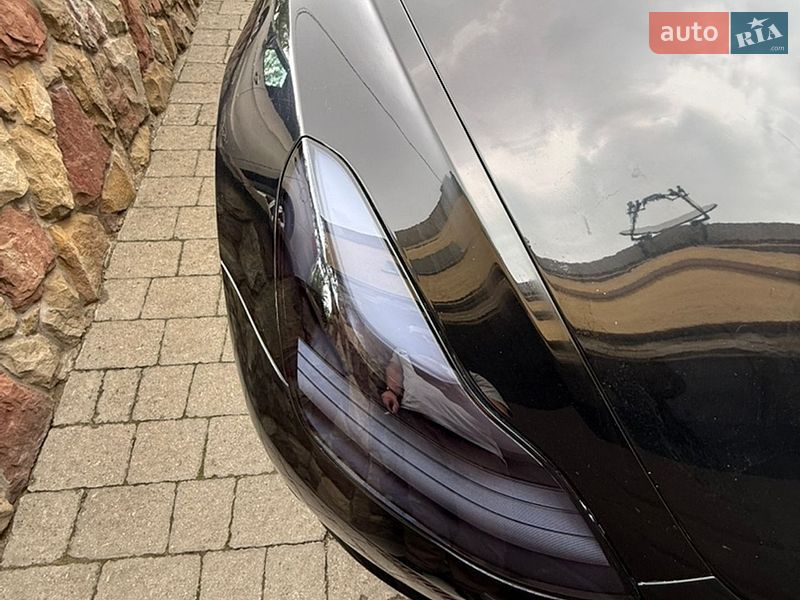 Седан Tesla Model 3 2023 в Львове