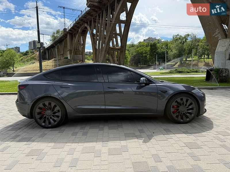 Седан Tesla Model 3 2021 в Дніпрі