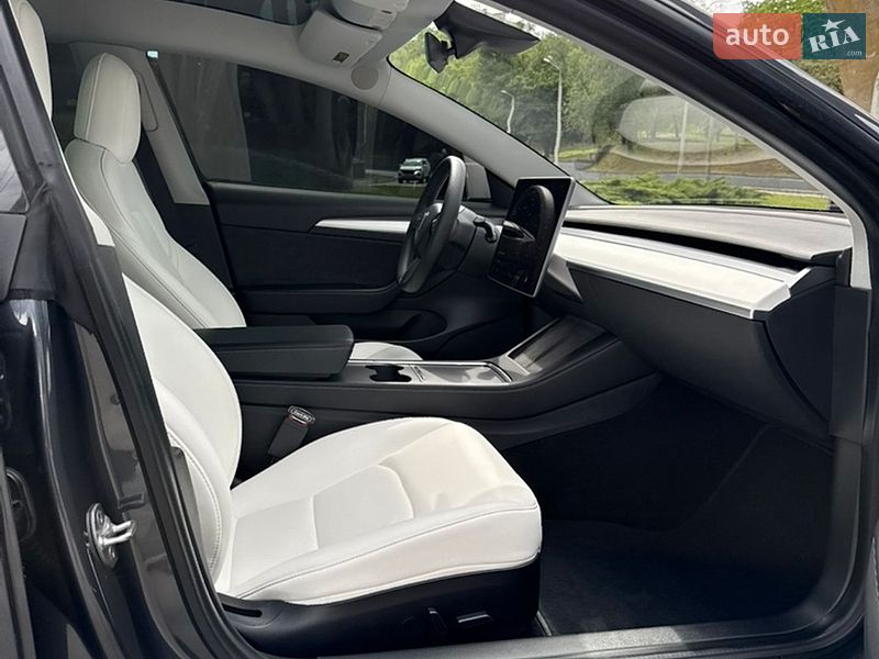 Седан Tesla Model 3 2021 в Дніпрі