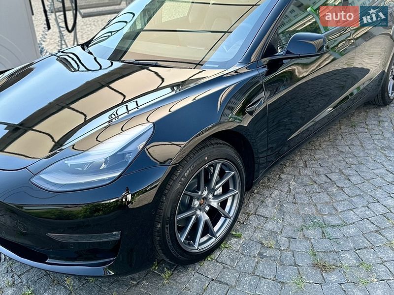 Седан Tesla Model 3 2022 в Хмельницькому