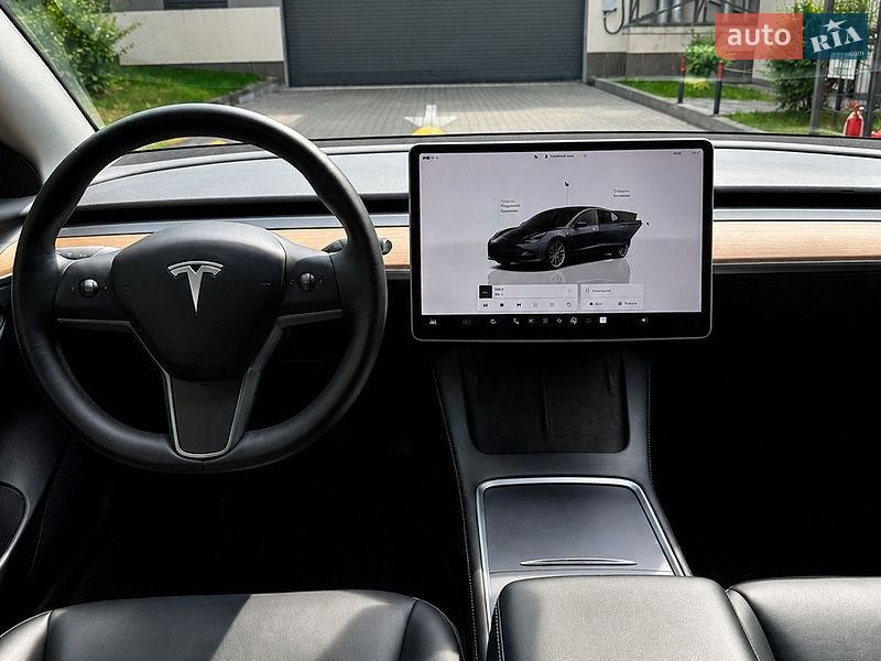Седан Tesla Model 3 2022 в Броварах