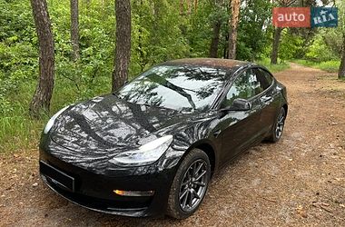 Седан Tesla Model 3 2018 в Києві