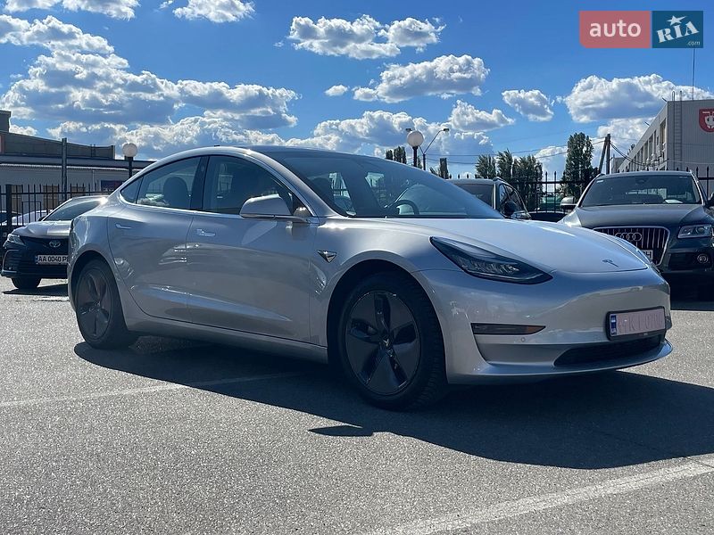 Седан Tesla Model 3 2018 в Києві