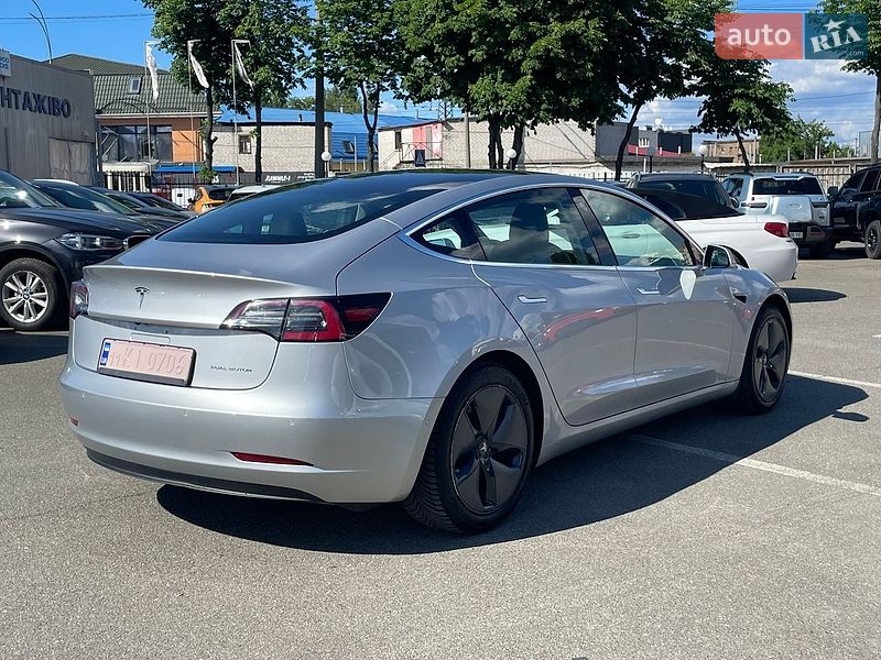 Седан Tesla Model 3 2018 в Києві