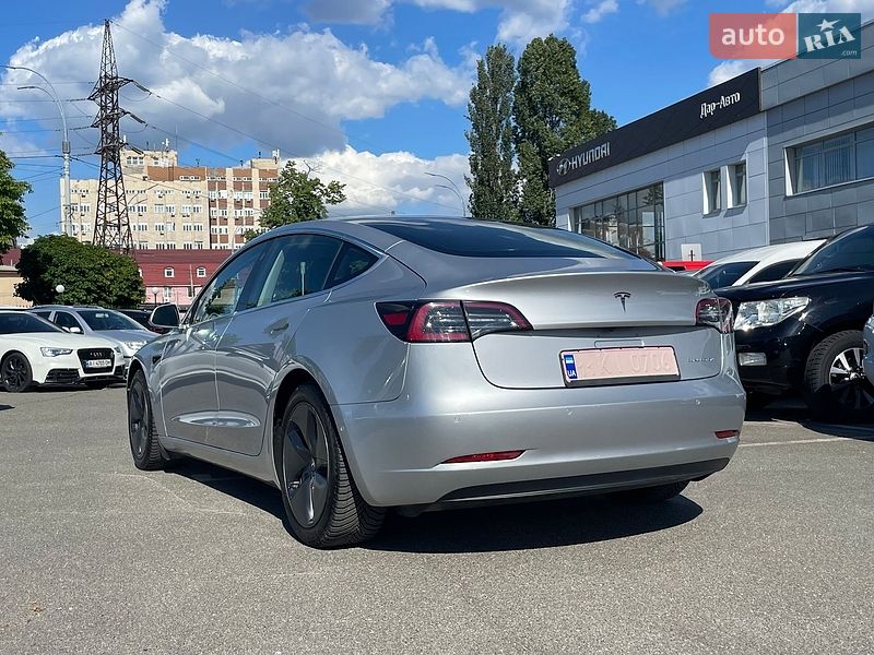 Седан Tesla Model 3 2018 в Києві