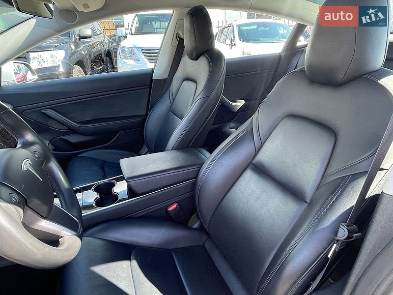 Седан Tesla Model 3 2018 в Києві