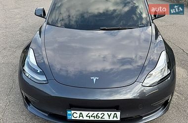 Седан Tesla Model 3 2022 в Тальном