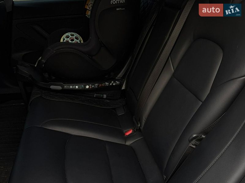 Седан Tesla Model 3 2022 в Тальном
