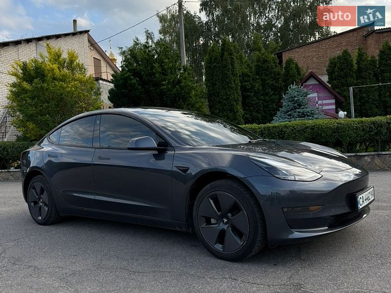 Седан Tesla Model 3 2022 в Тальном