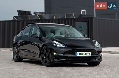 Седан Tesla Model 3 2018 в Львові