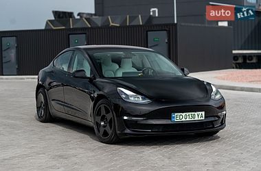 Седан Tesla Model 3 2018 в Львове