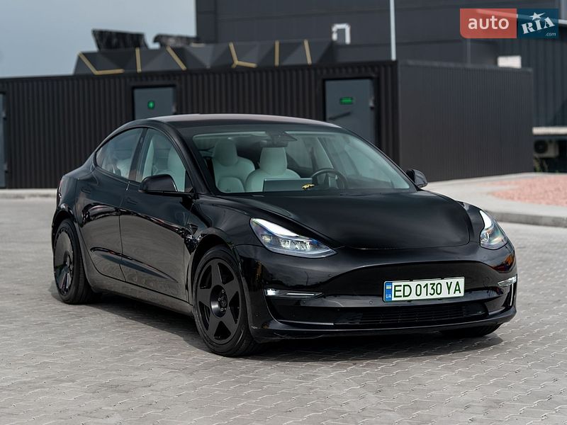 Седан Tesla Model 3 2018 в Львове
