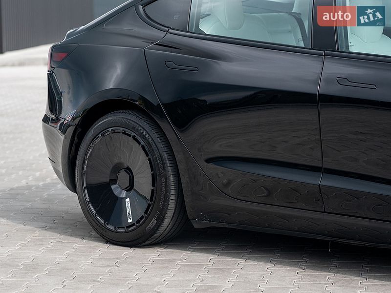 Седан Tesla Model 3 2018 в Львове