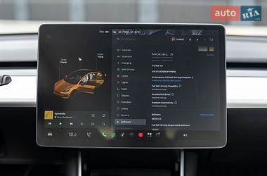 Седан Tesla Model 3 2018 в Львове