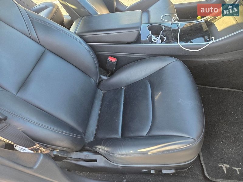 Седан Tesla Model 3 2019 в Одесі