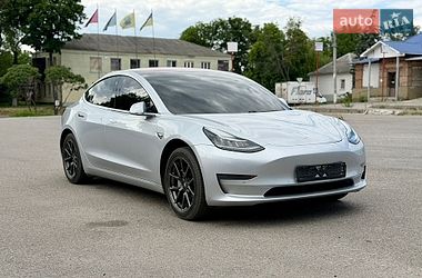 Седан Tesla Model 3 2018 в Валках