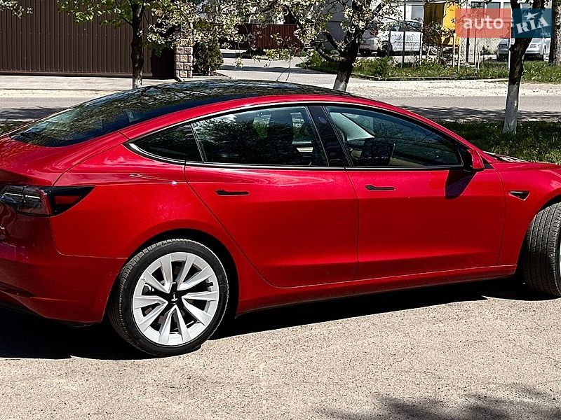 Седан Tesla Model 3 2021 в Золочеві