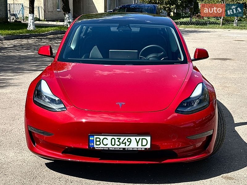 Седан Tesla Model 3 2021 в Золочеві
