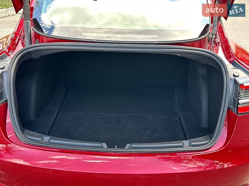 Седан Tesla Model 3 2021 в Золочеві