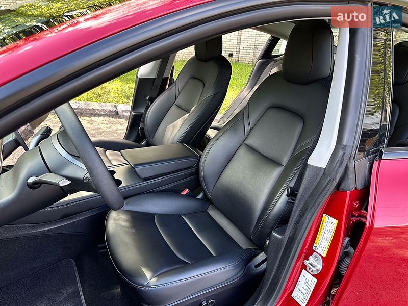 Седан Tesla Model 3 2021 в Золочеві