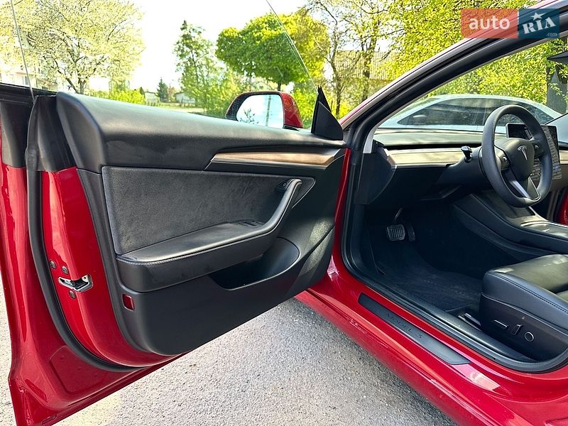 Седан Tesla Model 3 2021 в Золочеві