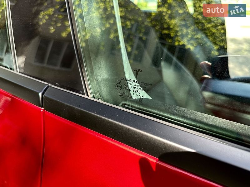 Седан Tesla Model 3 2021 в Золочеві