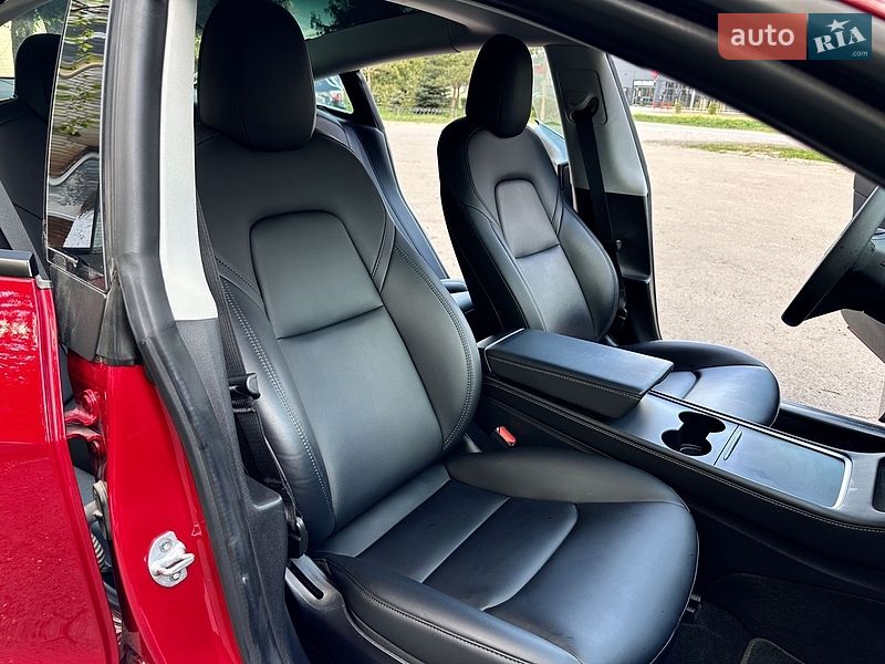Седан Tesla Model 3 2021 в Золочеві