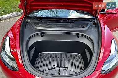 Седан Tesla Model 3 2021 в Золочеві