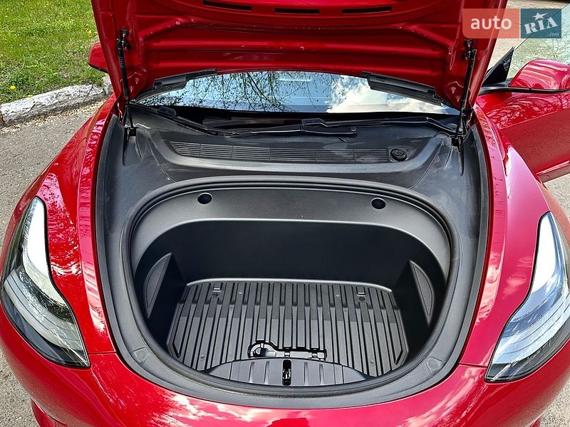 Седан Tesla Model 3 2021 в Золочеві