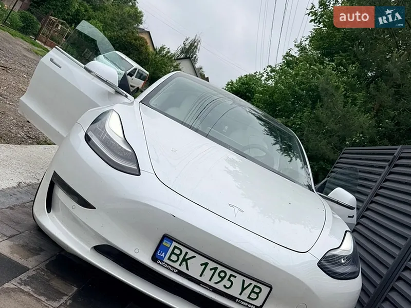 Tesla Model 3 2020