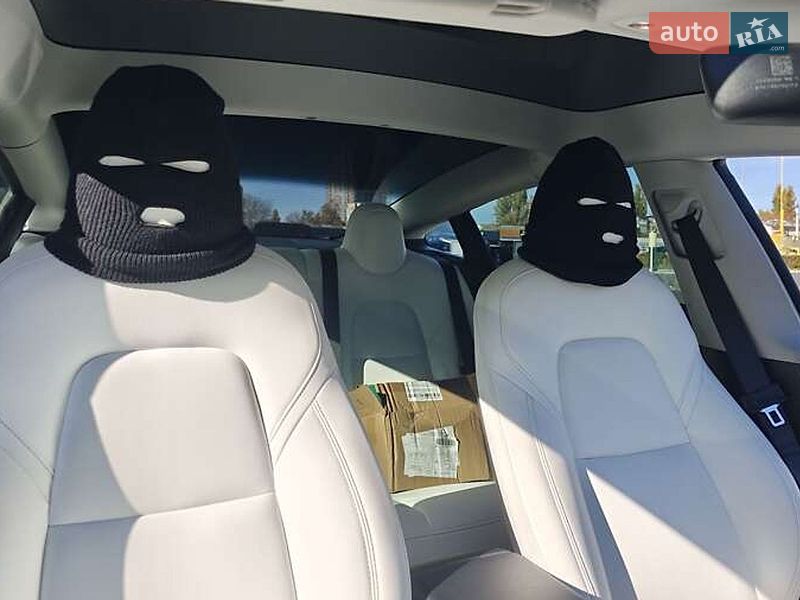 Седан Tesla Model 3 2021 в Львові