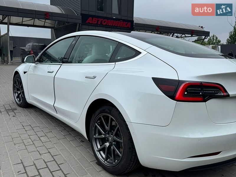 Седан Tesla Model 3 2019 в Тернополе