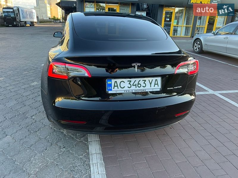 Седан Tesla Model 3 2021 в Луцке