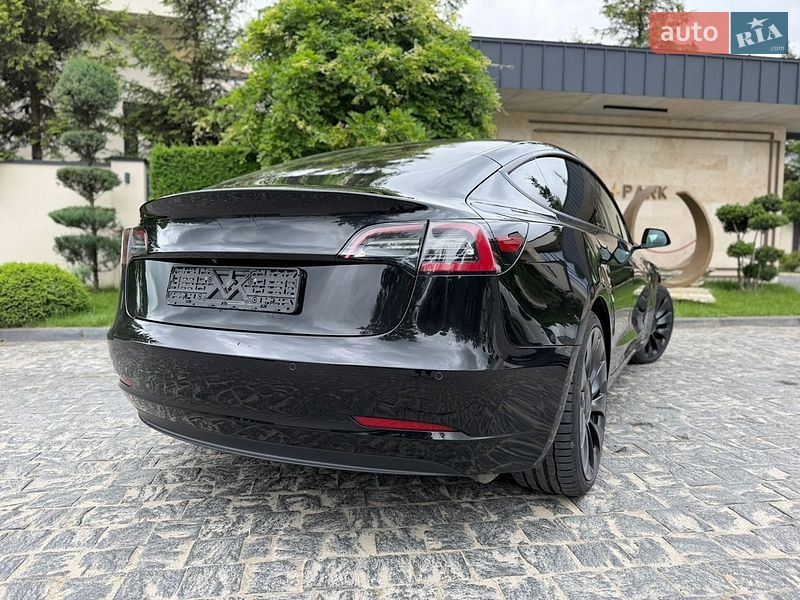 Седан Tesla Model 3 2022 в Львові