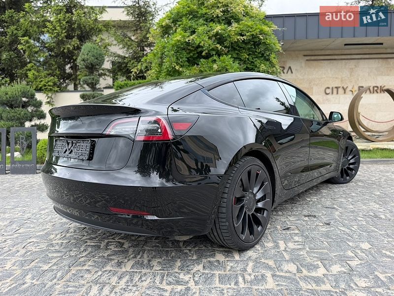 Седан Tesla Model 3 2022 в Львові
