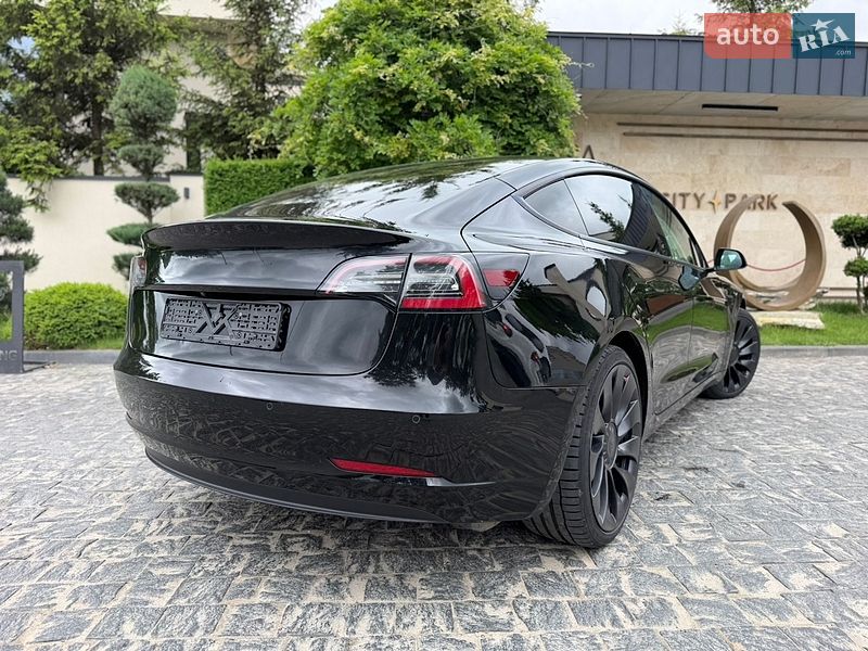 Седан Tesla Model 3 2022 в Львові