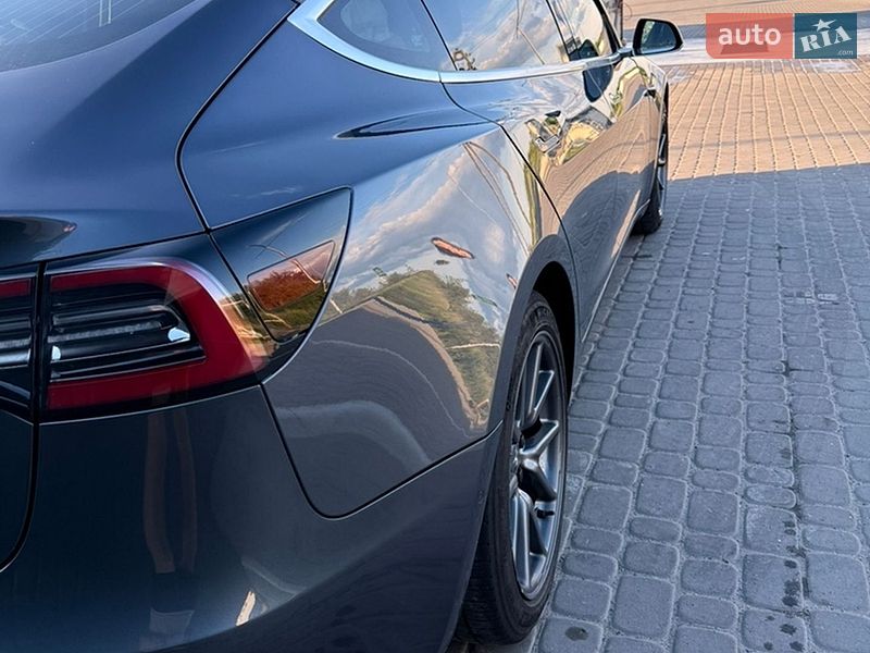 Седан Tesla Model 3 2020 в Львове