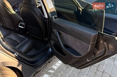 Седан Tesla Model 3 2020 в Львове