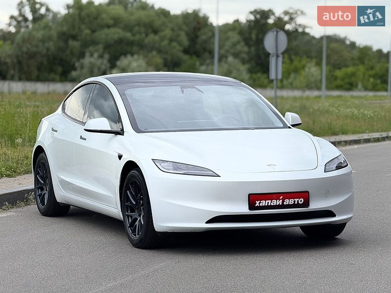 Седан Tesla Model 3 2025 в Києві